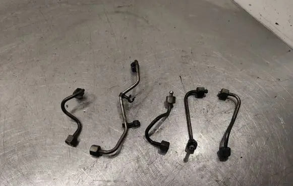 Fuel injector supply line/pipe