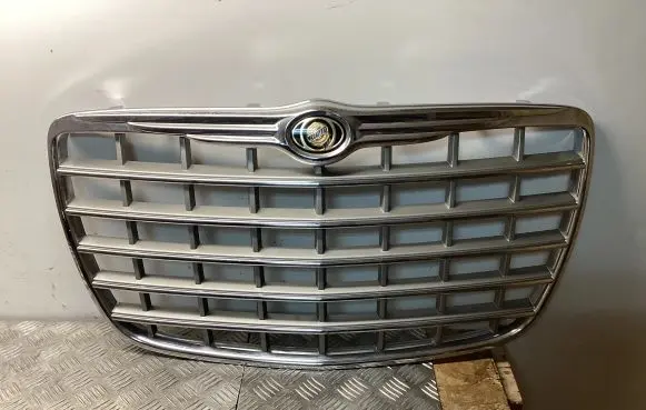 Front bumper upper radiator grill