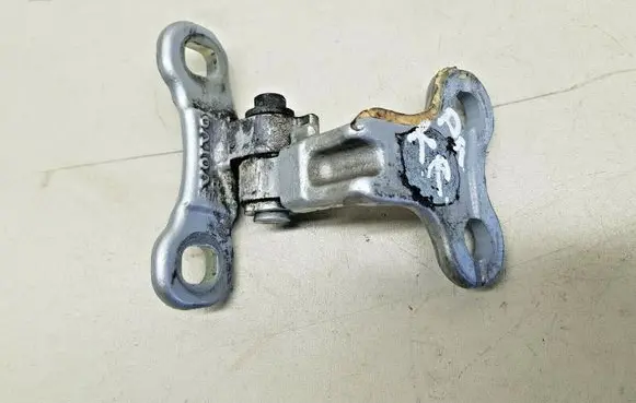Volvo V50 Front door lower hinge 30715356