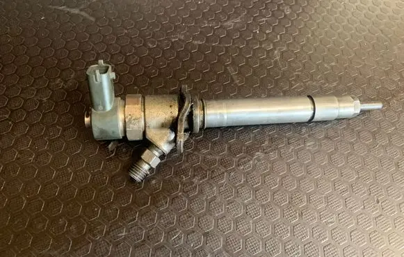 Volvo XC90 Fuel injector 8658352