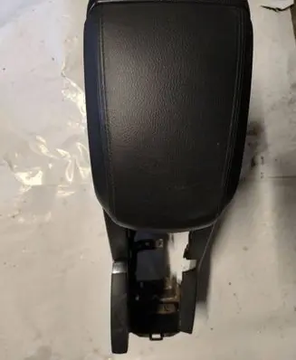 Opel Antara Armrest
