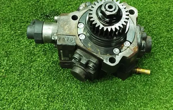 Renault Trafic III (X82) Fuel injection high pressure pump 0445010406 167005114R 7580774