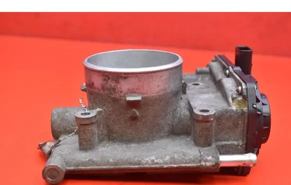 Mazda 3 I Throttle body valve L3R413640