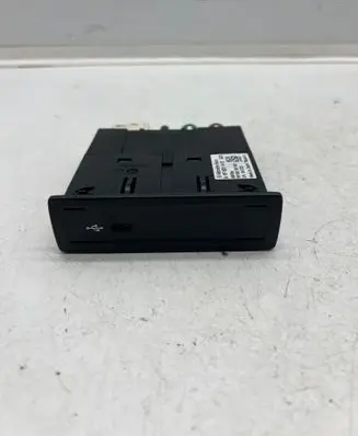 Mercedes-Benz GLE W167 USB socket connector A1678201402 0041272 A2C1668980601