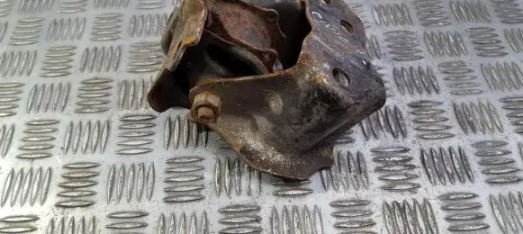 Honda Civic Engine mount bracket