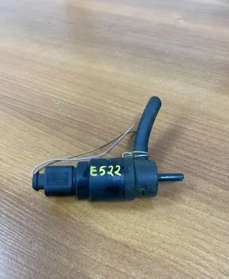 Mercedes-Benz E W210 Windscreen/windshield washer pump A0335450228 E522