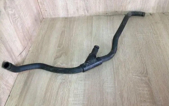 Mercedes-Benz ML W163 Engine coolant pipe/hose A1635013682