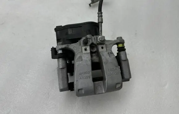 Tesla Model Y Rear brake caliper 104462700B DM223146451728
