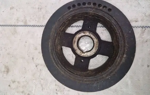 Nissan X-Trail T30 Crankshaft pulley