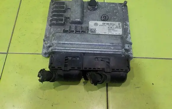 Skoda Fabia Mk2 (5J) Engine control unit/module 03P906021L