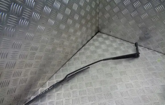 Skoda Octavia Mk1 (1U) Front wiper blade arm