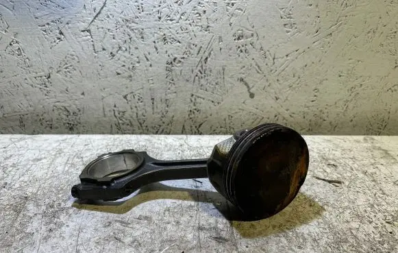 Ford Mustang VI Piston with connecting rod