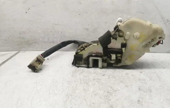 Honda CR-V Front door lock