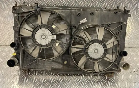 Toyota RAV 4 (XA40) Radiator set 89661-42J60