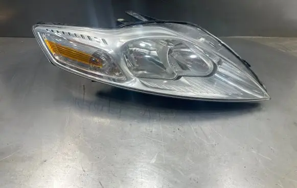 Ford Mondeo MK IV Headlight/headlamp