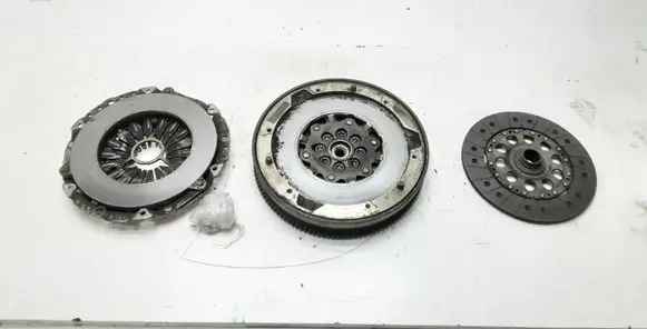 BMW 1 E81 E87 Clutch set kit 7577479 7567830