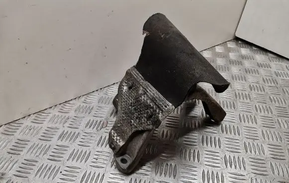 Audi A4 S4 B8 8K Engine mounting bracket 8K0199308