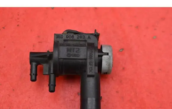 Volkswagen PASSAT CC Vacuum valve 1K0906283A