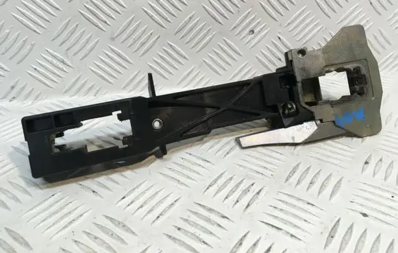Nissan X-Trail T31 Front door exterior handle/bracket 