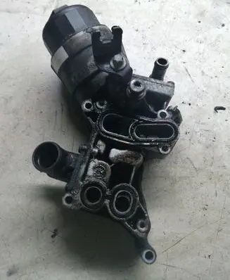 Opel Meriva B Oil filter mounting bracket