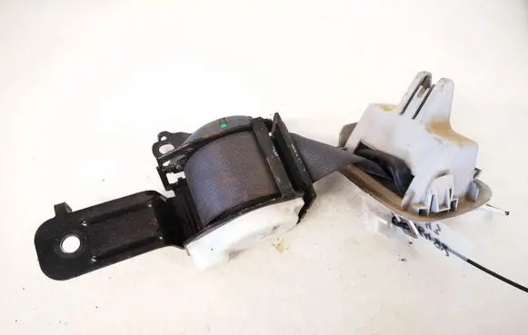 Middle seatbelt (rear)