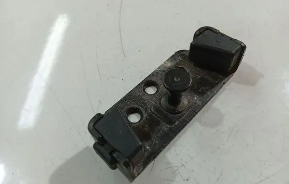 BMW 3 E90 E91 Rear door lock loop/hook striker 7078167