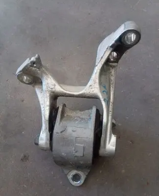 Honda Civic IX Engine mount bracket 851TV2