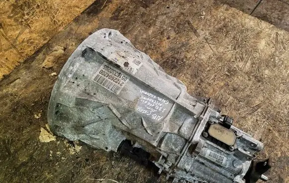 Mercedes-Benz C W204 Manual 6 speed gearbox 2122604200 0516330205 5163302000878