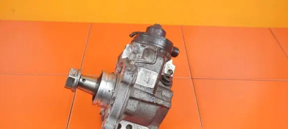 Opel Insignia A Fuel injection high pressure pump 0445010703 B20DTH