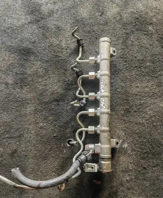 Volvo V40 Fuel main line pipe