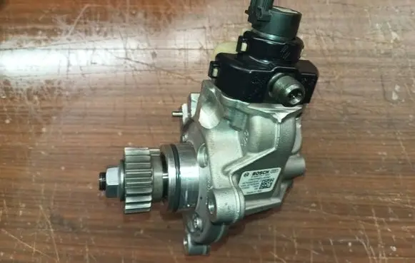 Renault Trafic III (X82) Fuel injection high pressure pump 0445011500 167009230R