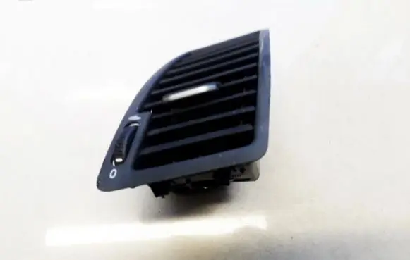 Volvo XC90 Dash center air vent grill 3409399