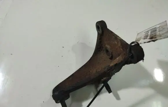 Seat Alhambra (Mk1) Engine mounting bracket 