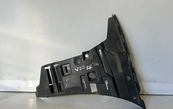 Volvo V70 Front bumper mounting bracket 09190303