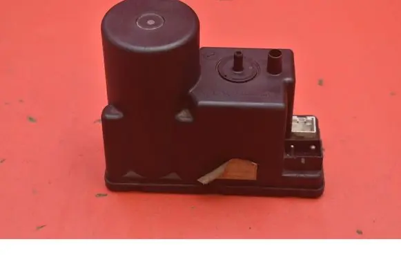 Audi A4 S4 B5 8D Central locking vacuum pump 4A0862257A