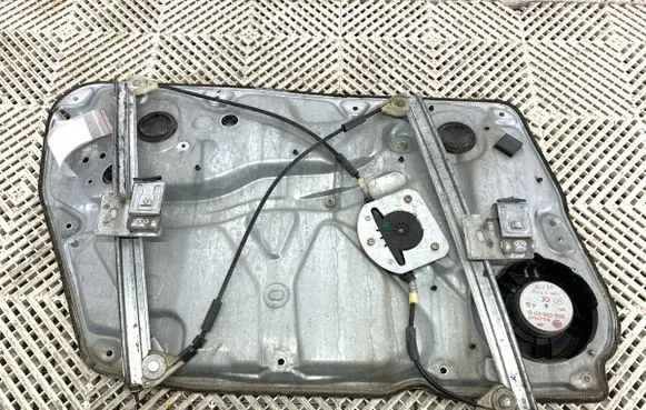 Volkswagen PASSAT B5.5 Front door window regulator with motor 3B4837752HQ