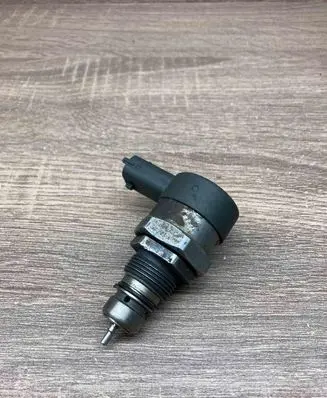 Toyota Yaris Fuel pressure regulator 232800N010 0281002626