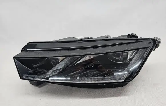 Skoda Octavia Mk4 Headlight/headlamp 5E4941015A