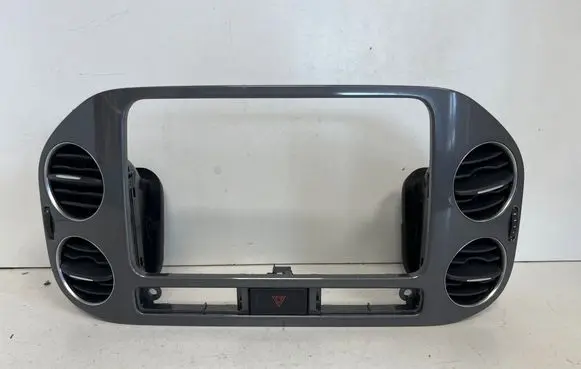 Radio/GPS head unit trim