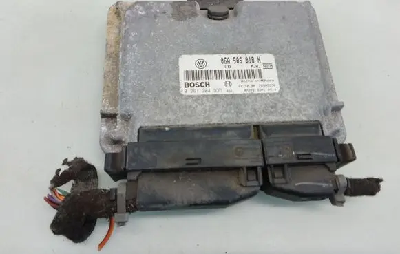 Volkswagen New Beetle Engine control unit/module 06A906018N 0261204935