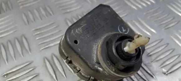 Opel Vectra B Headlight level adjustment motor 0307852335