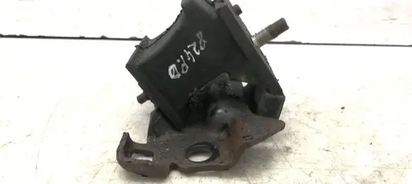 Nissan Pathfinder R51 Engine mount bracket