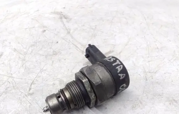 Opel Astra H Fuel pressure regulator 0281002507