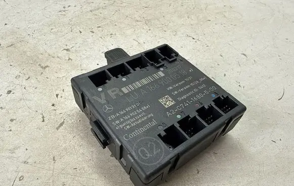 Infiniti QX30 Door control unit/module A1669000518