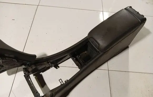 Mercedes-Benz C W203 Armrest E037611021 E0376.110.21