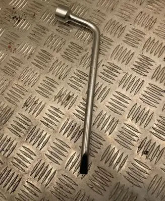 Toyota Yaris Wheel nut wrench 