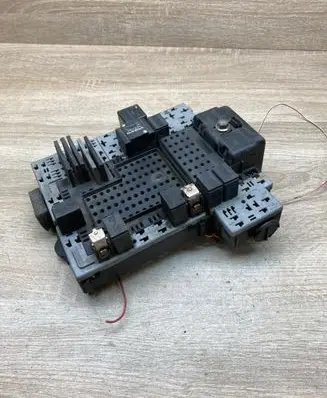 Volvo XC70 Fuse module 8645411 8645410