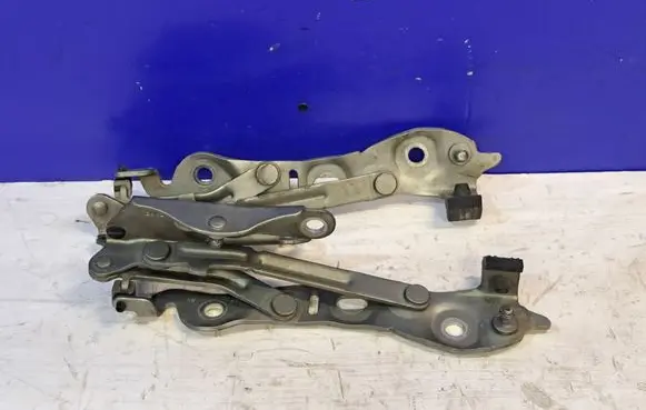 Volvo S60 Tailgate/trunk/boot hinge 30779935 30779936