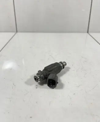 Nissan X-Trail T30 Fuel injector FBJC101 0015517
