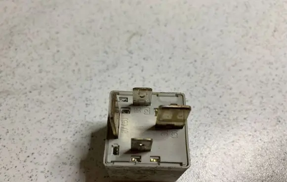 Volkswagen PASSAT B5.5 Other relay 8D0951253 370